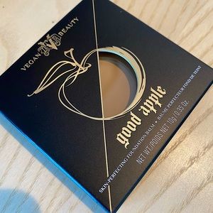 NEW IN BOX Kat Von D good apple foundation-Med033